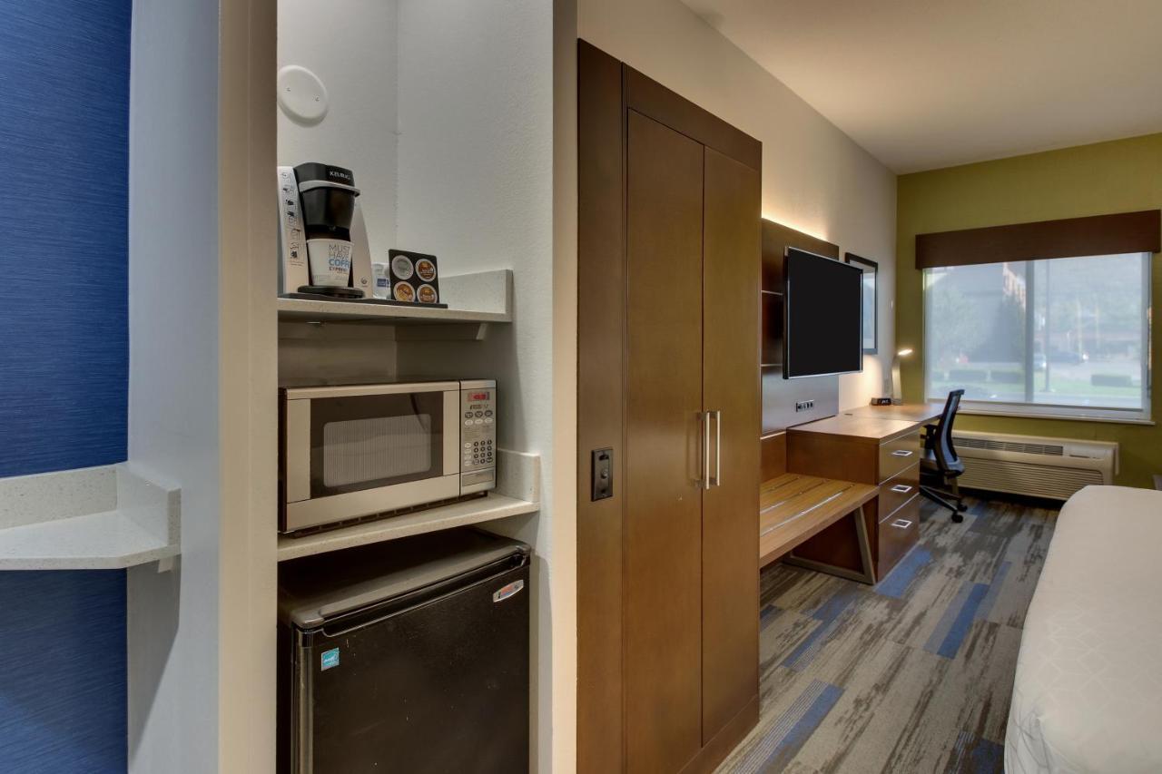 Holiday Inn Express Fishkill By Ihg Exterior photo