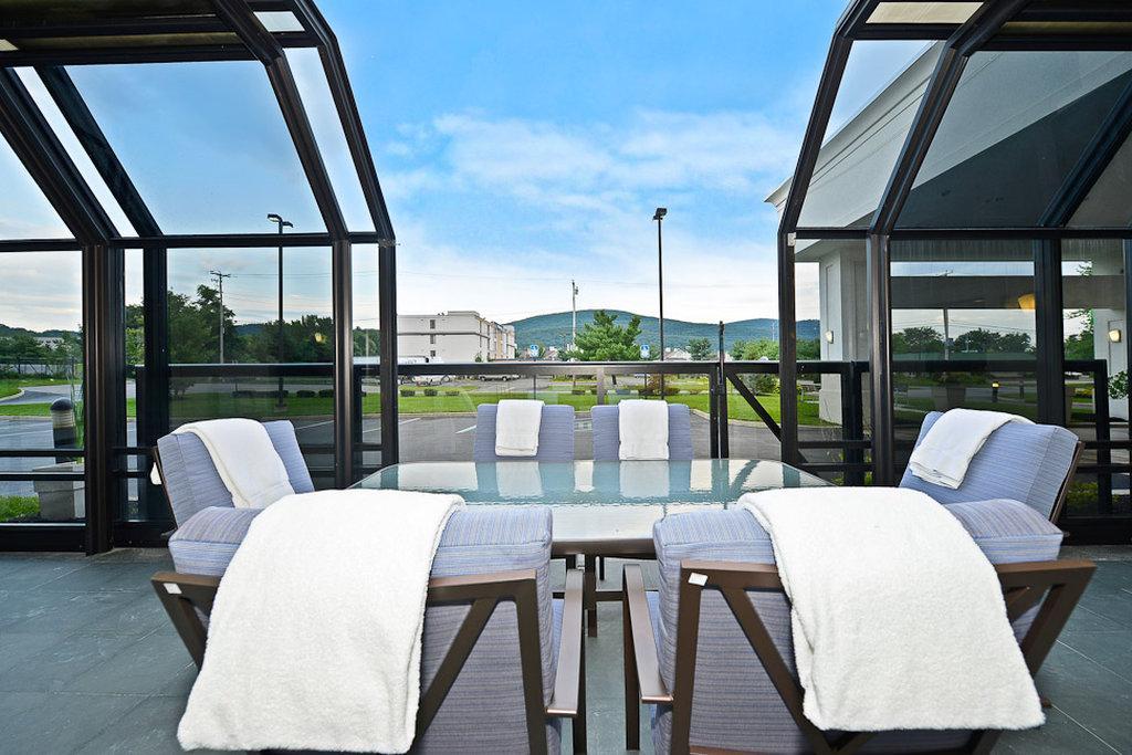 Holiday Inn Express Fishkill By Ihg Exterior photo