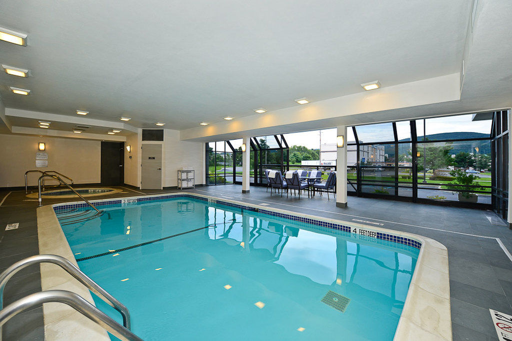 Holiday Inn Express Fishkill By Ihg Exterior photo
